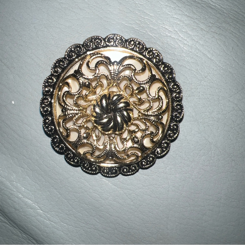 Vintage Signed Western Germany Scarf Clip Gold Tone Round Mother Of Pearl 15 15$